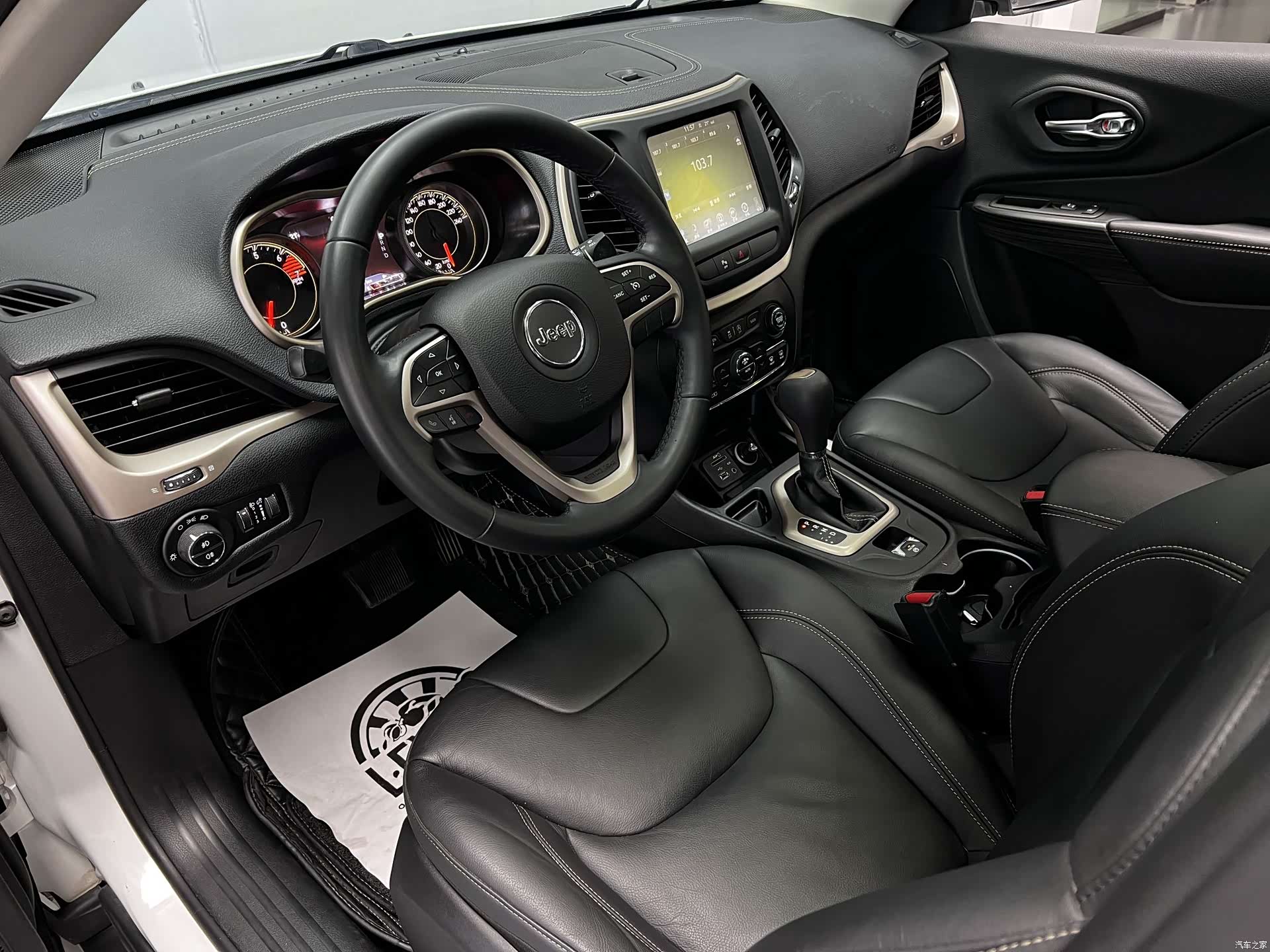 Jeep Cherokee, 2018 17
