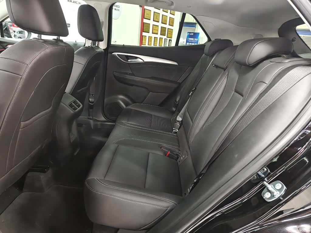 Buick Envision, 2025 11