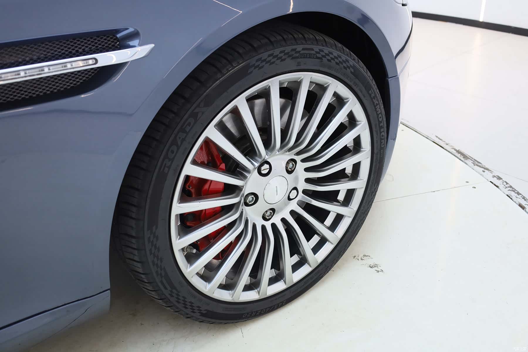 Aston Martin Rapide, 2013 15