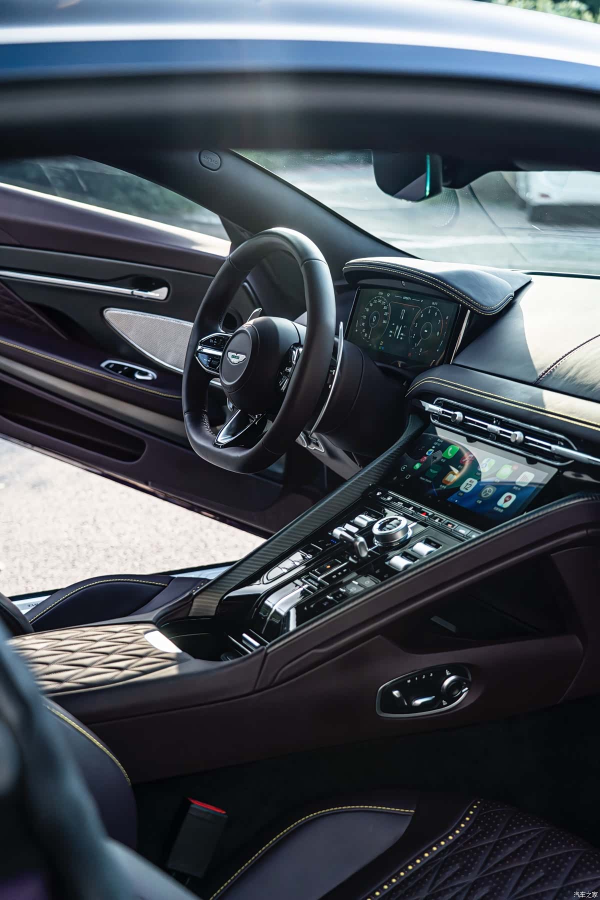 Aston Martin DB12, 2024 6