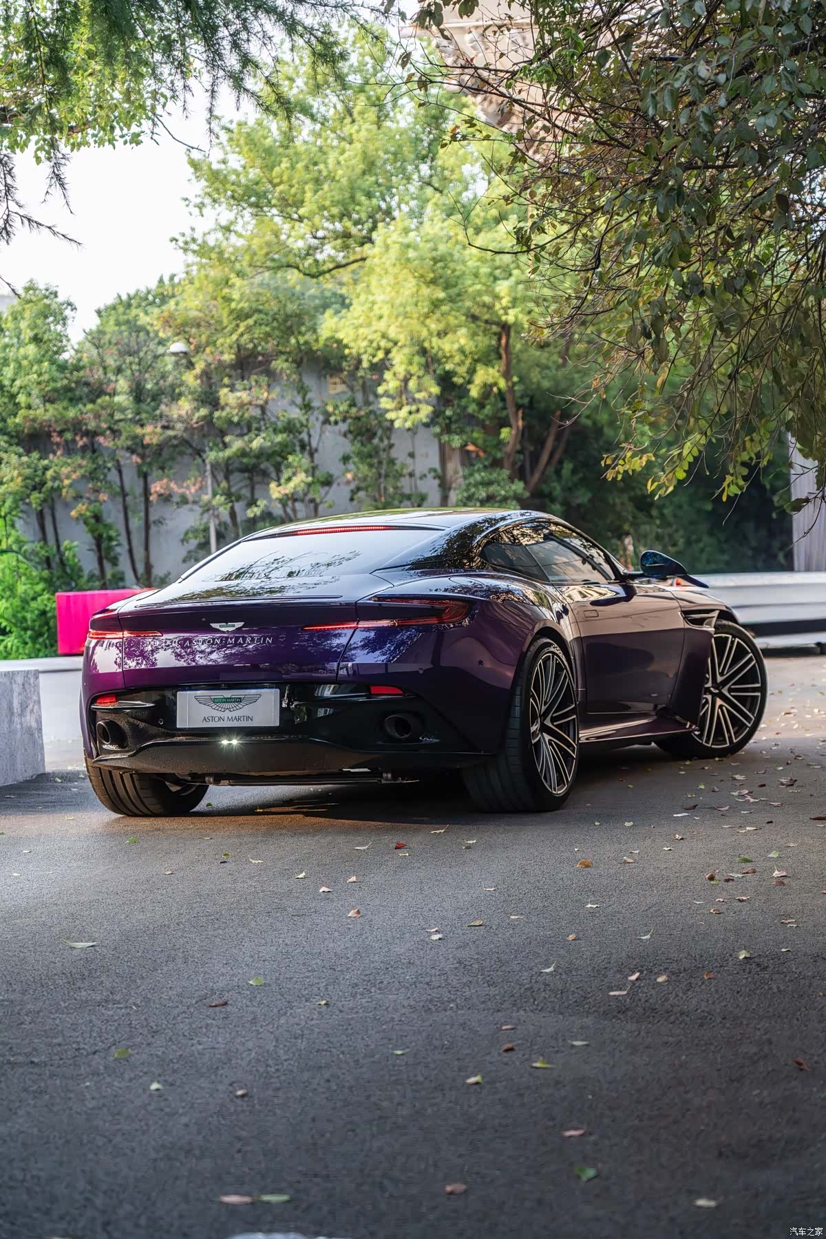 Aston Martin DB12, 2024 17