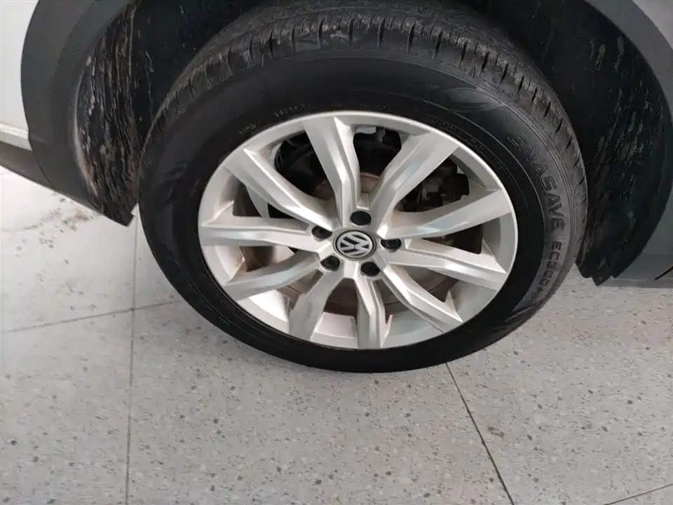 Volkswagen T-ROC exploring Songs