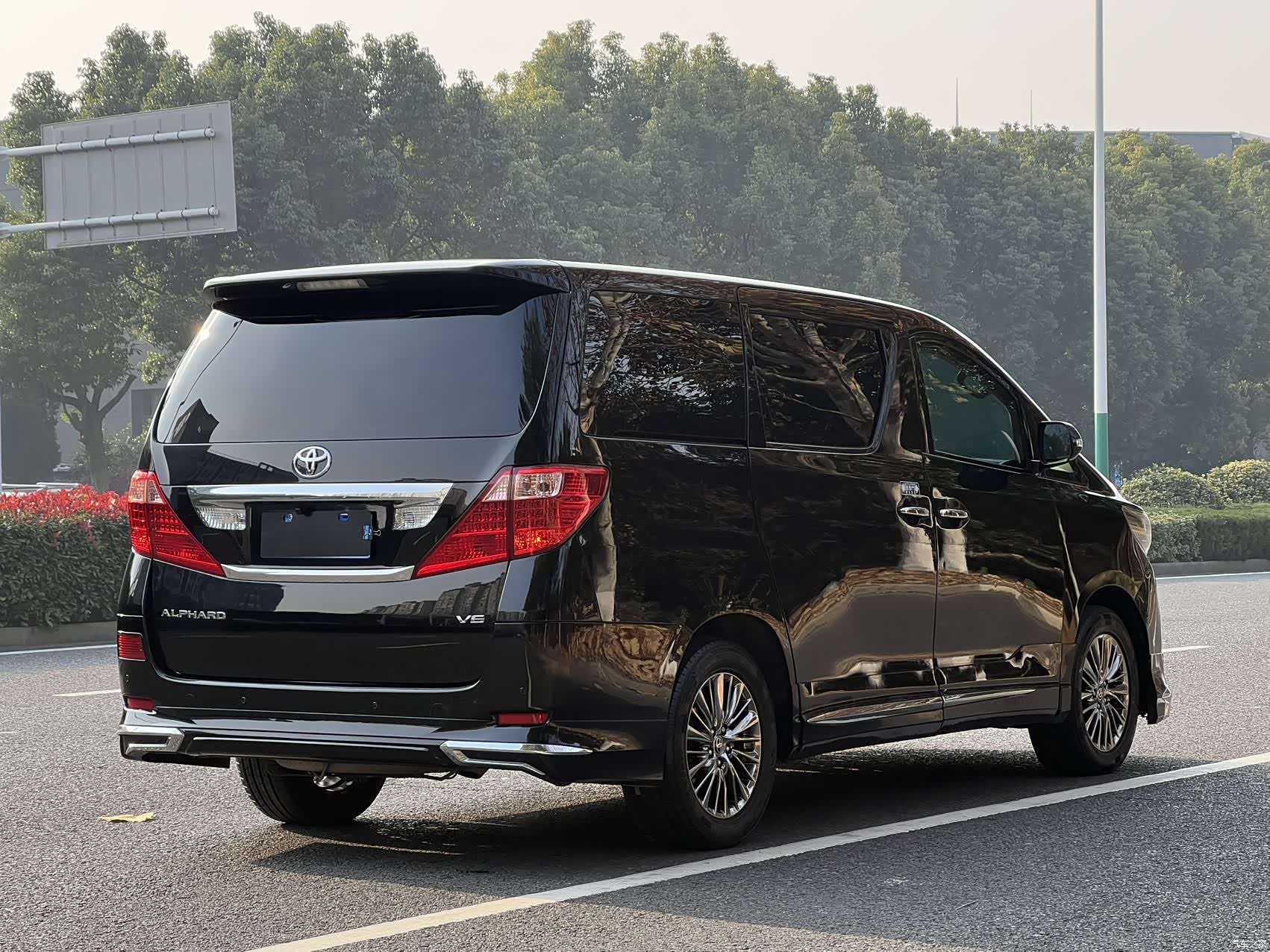 Toyota Alphard, 2012 4
