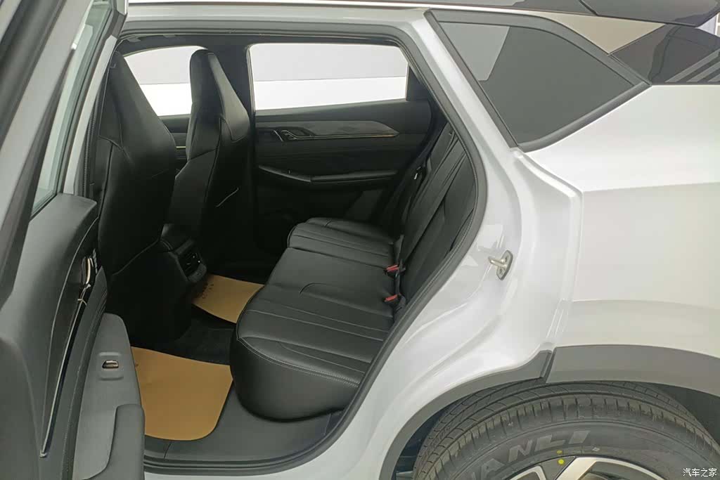 DongFeng L7, 2026 11