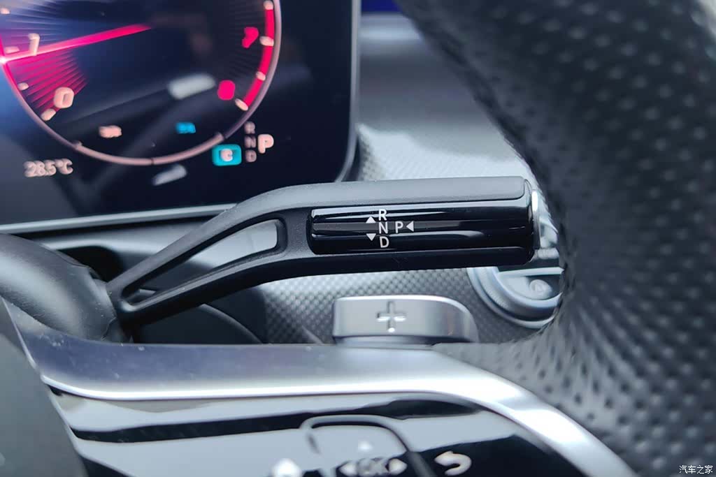 Mercedes-Benz C-Class, 2023 16