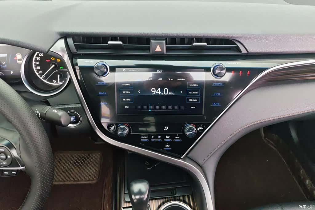 Toyota Camry, 2021 13