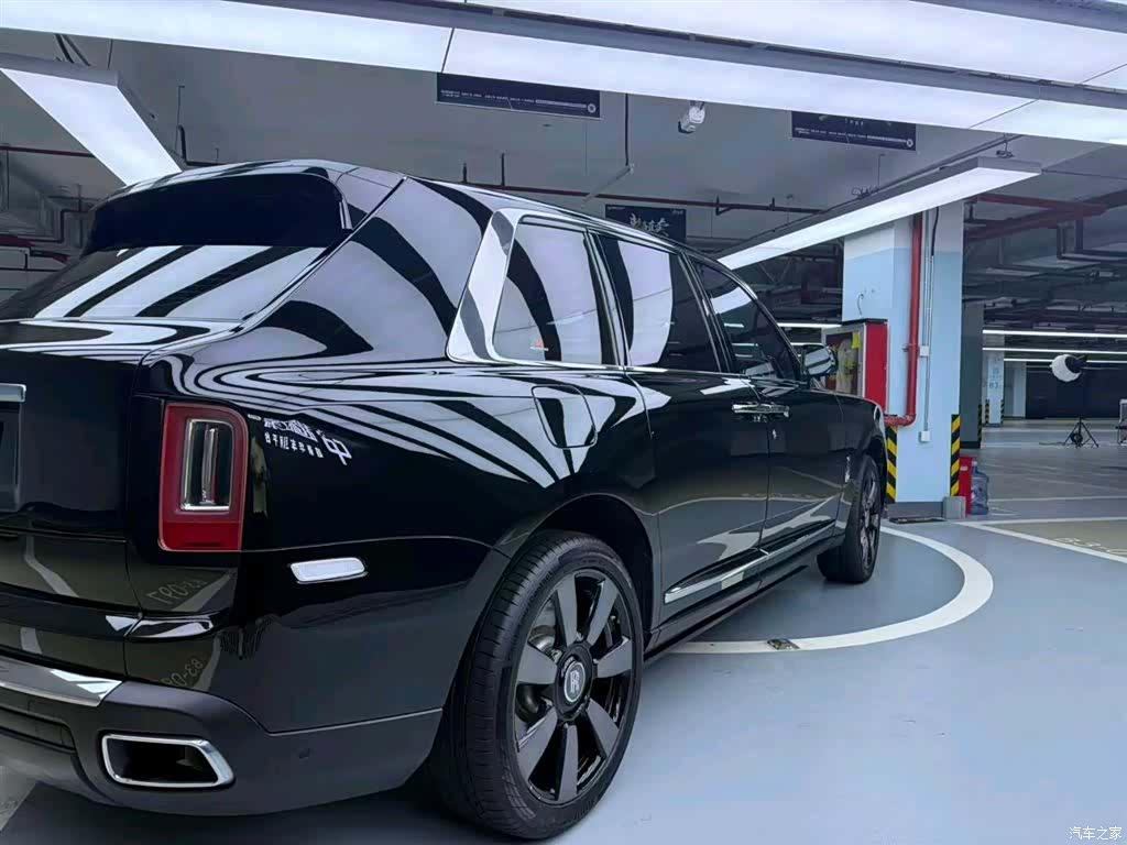 Rolls-Royce Cullinan, 2023 3