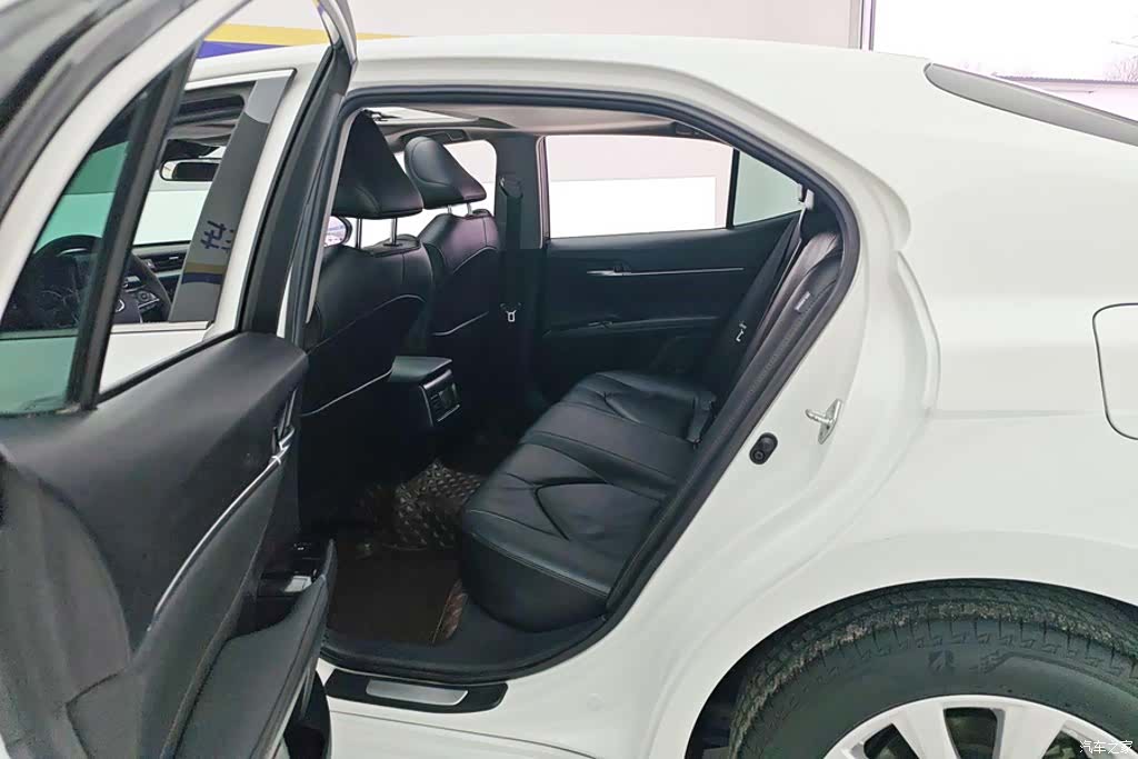 Toyota Camry, 2021 11