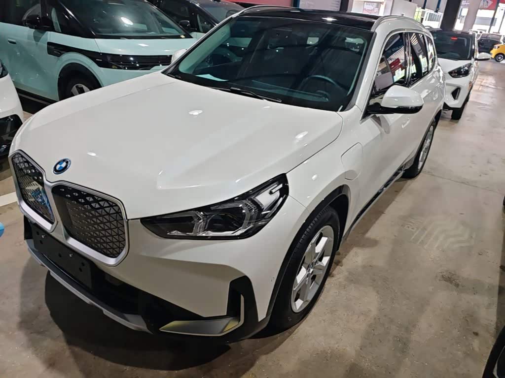 BMW iX1