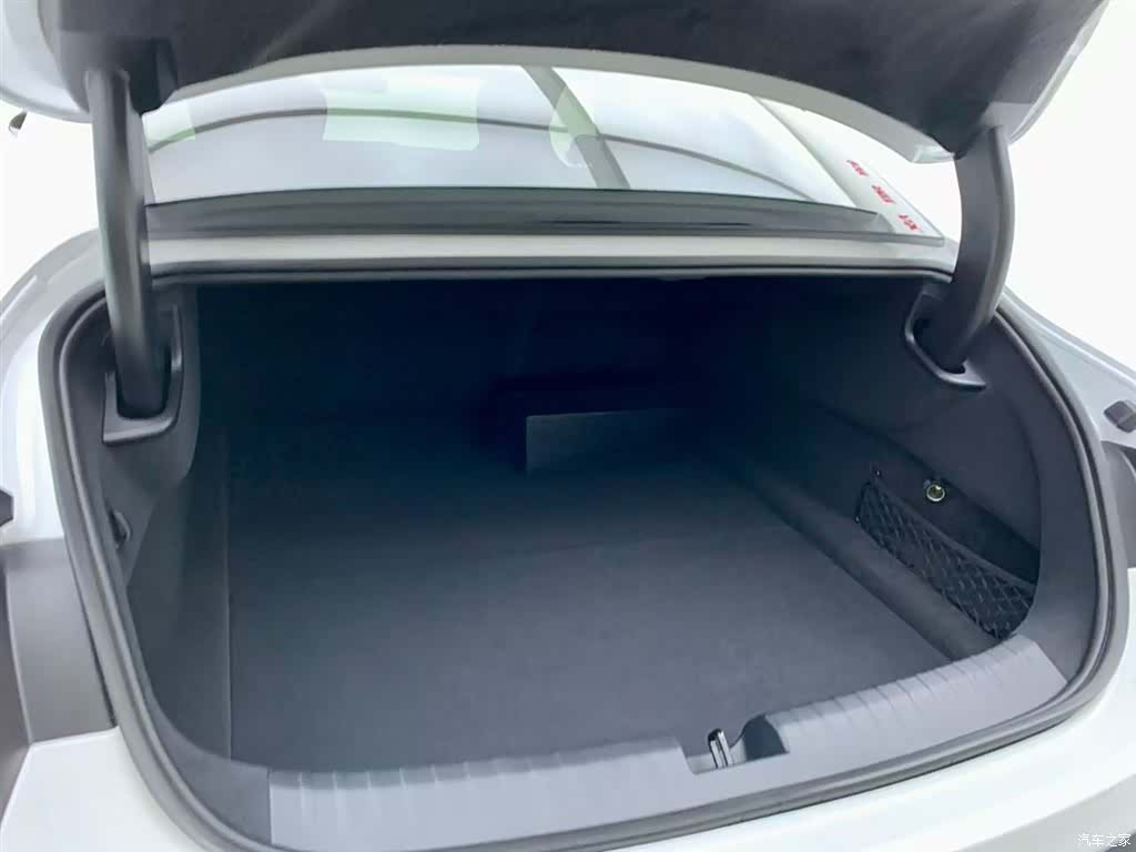 Xiaomi SU7, 2025 12