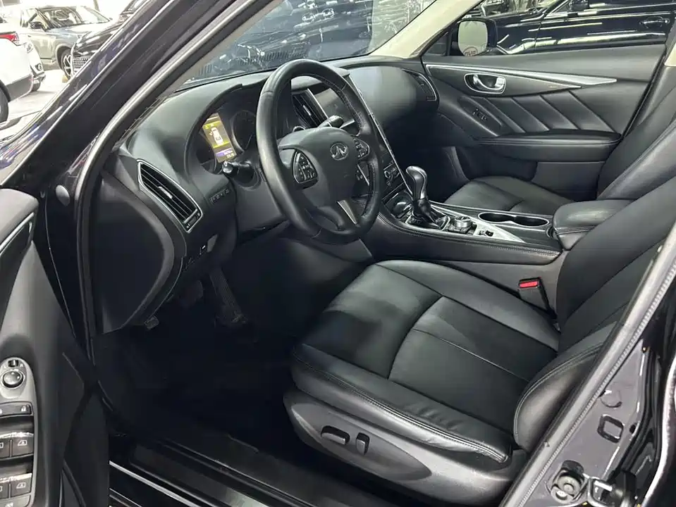 Infiniti Q50L