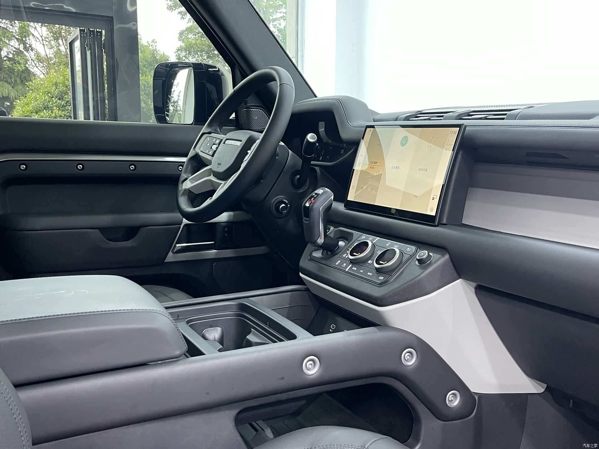 Land Rover Defender, 2024 10