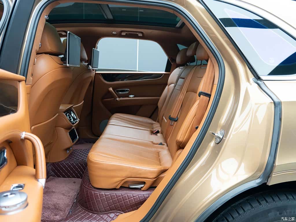 Bentley Bentayga, 2019 11