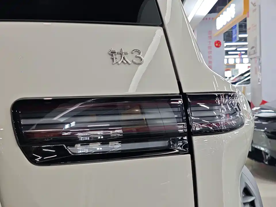 BYD Titanium 3