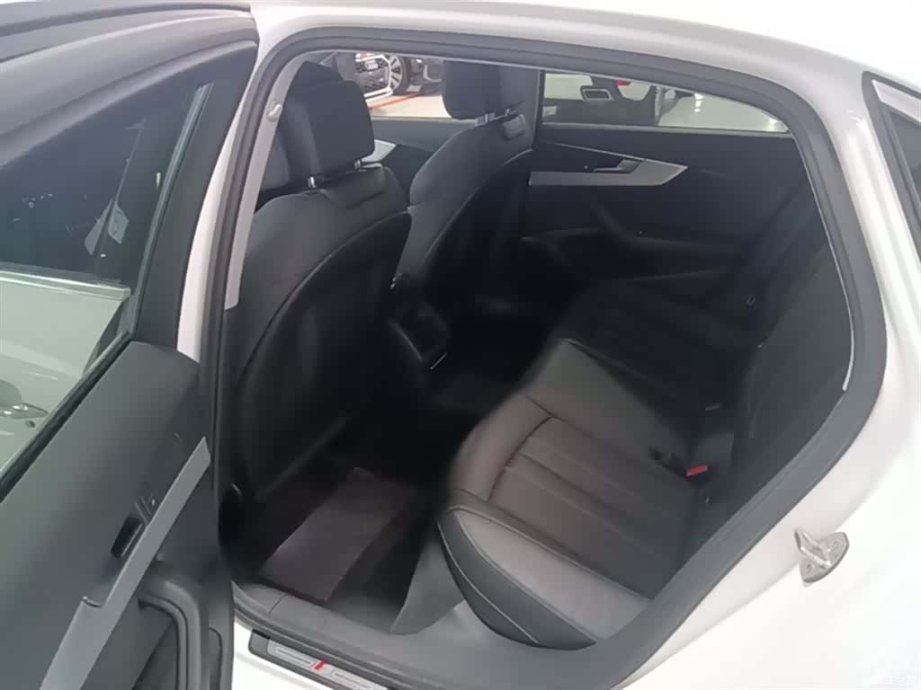 Audi A4L, 2021 17