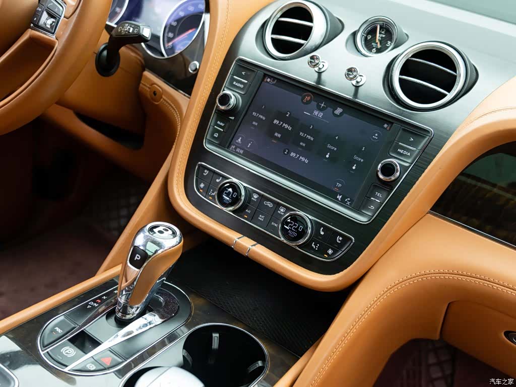 Bentley Bentayga, 2019 17