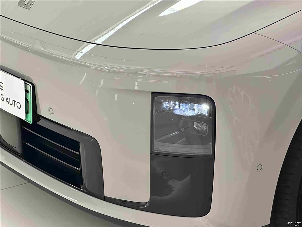Li Auto i8, 2025 2