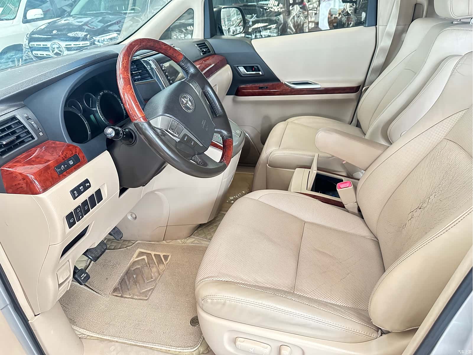 Toyota Alphard, 2011 6