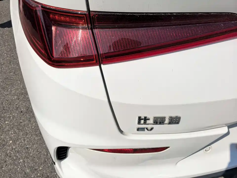 BYD e2