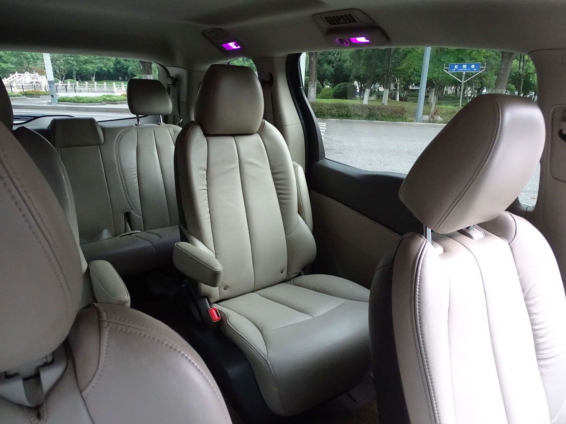 Buick GL8, 2011 52