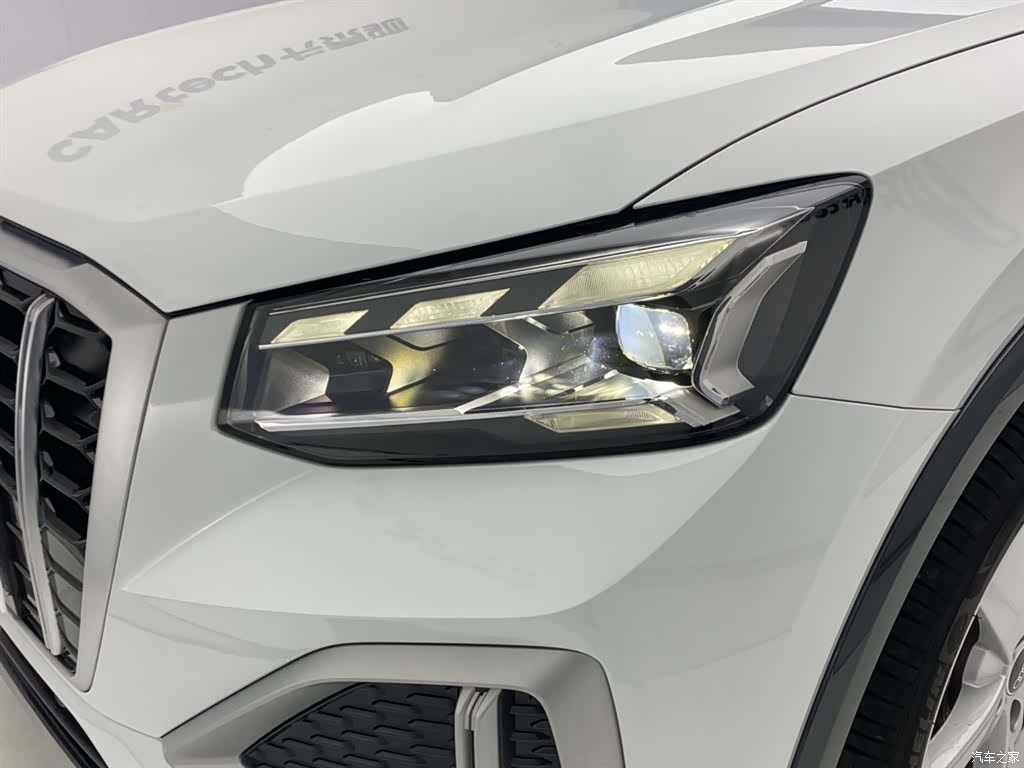 Audi Q2L, 2023 9