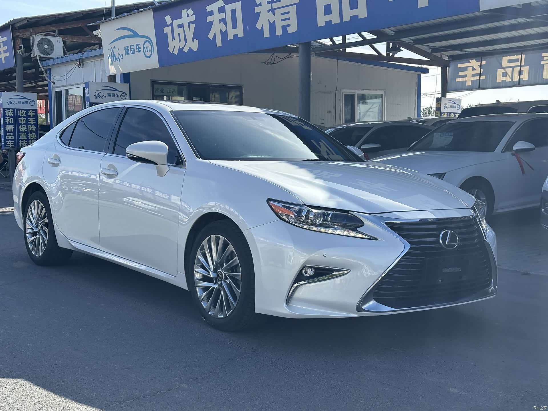 Lexus ES, 2017 3