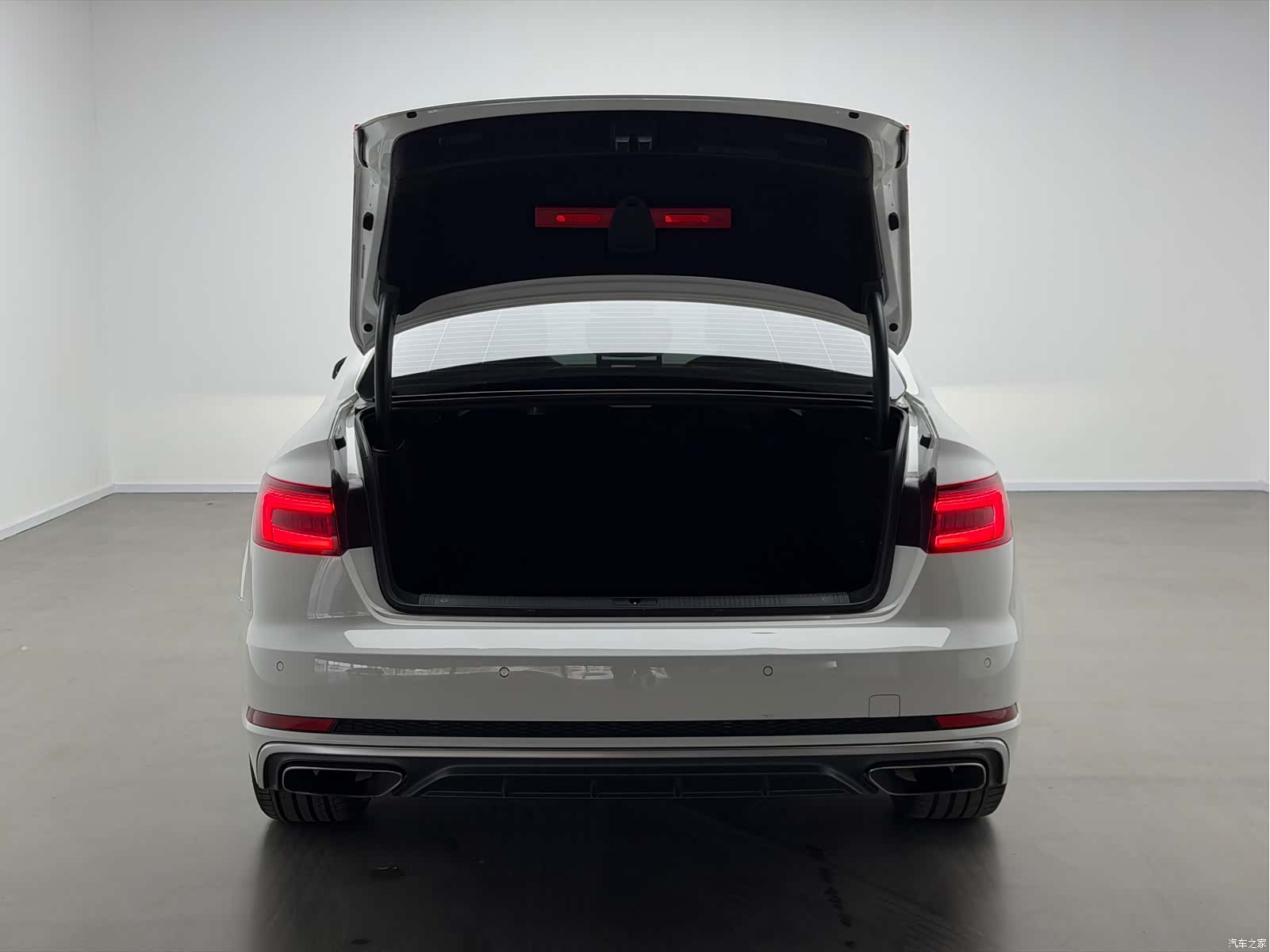 Audi A4L, 2019 18