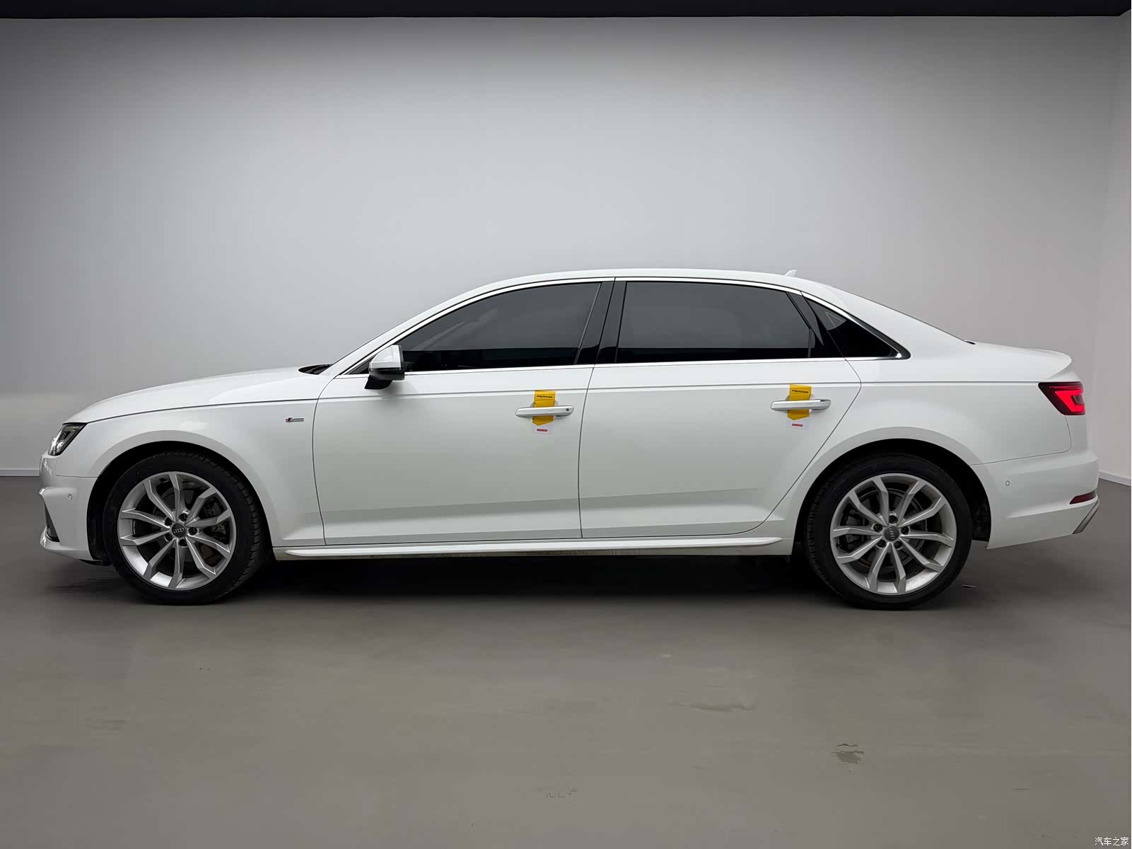 Audi A4L, 2019 7