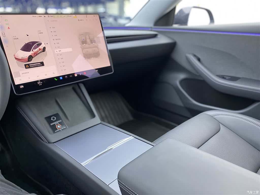 Tesla Model 3, 2025 19