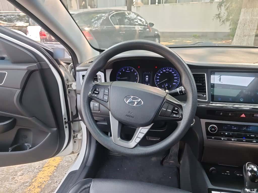 Hyundai GLS, 2015 11
