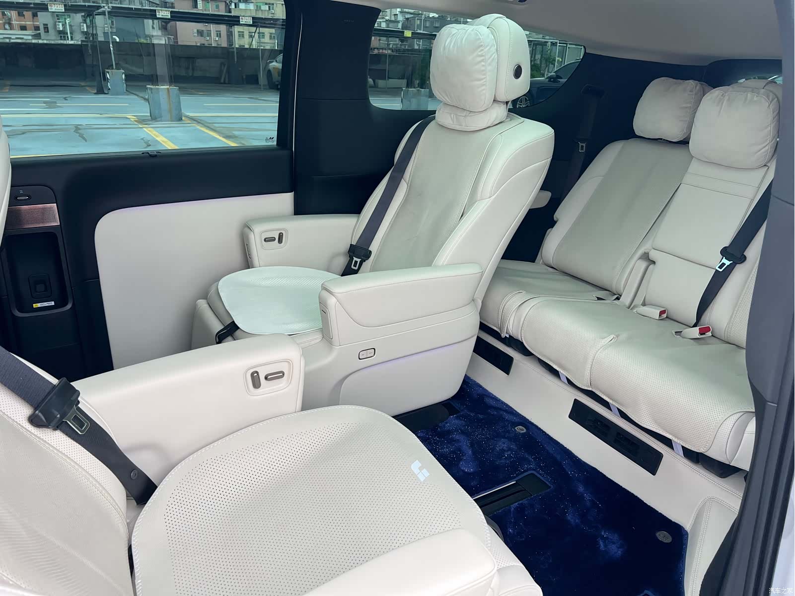Li Auto MEGA, 2025 16