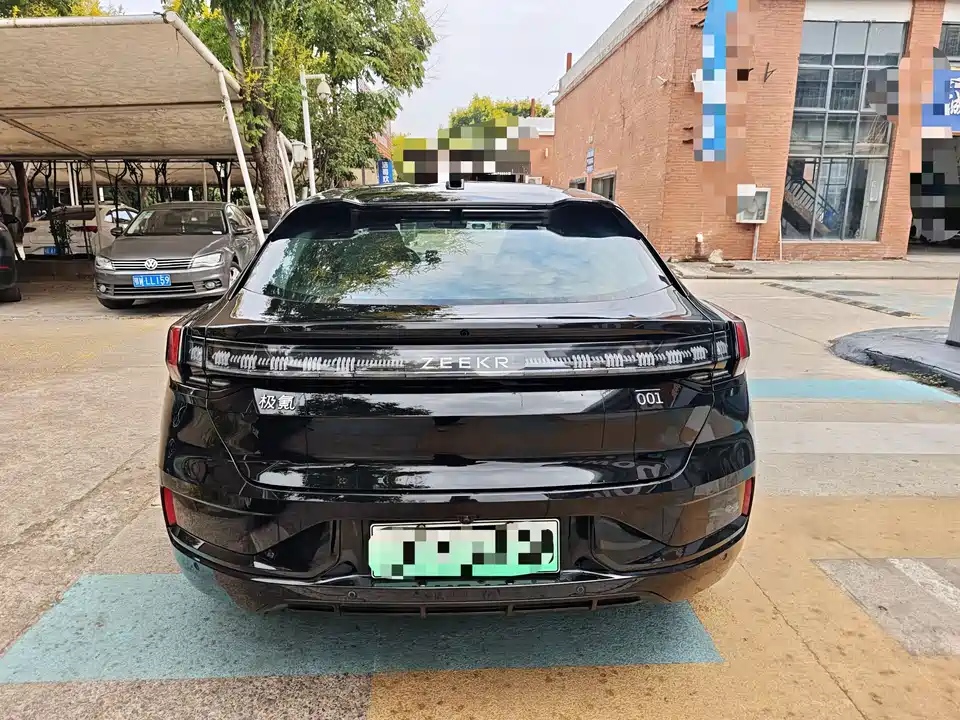 Zeekr 001