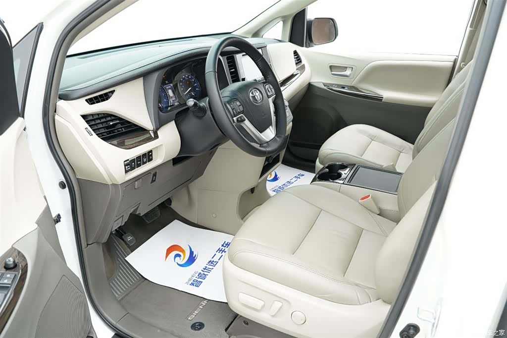 Toyota Sienna, 2016 все фото