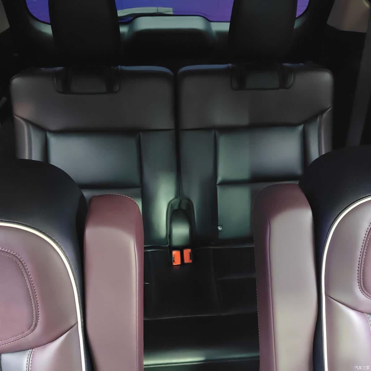 Ford Explorer, 2022 19
