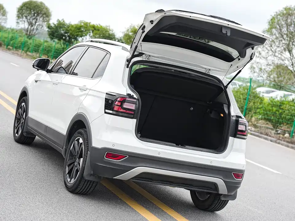 Volkswagen Exploring the shadow