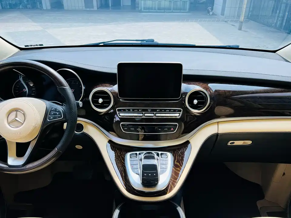 Mercedes-Benz V-class