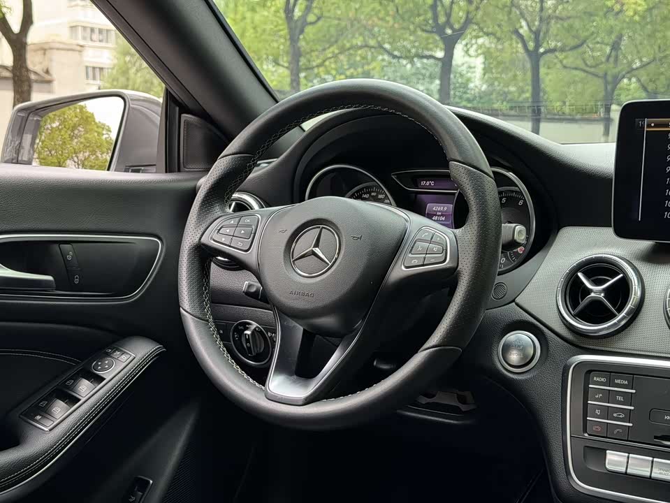 Mercedes-Benz CLA