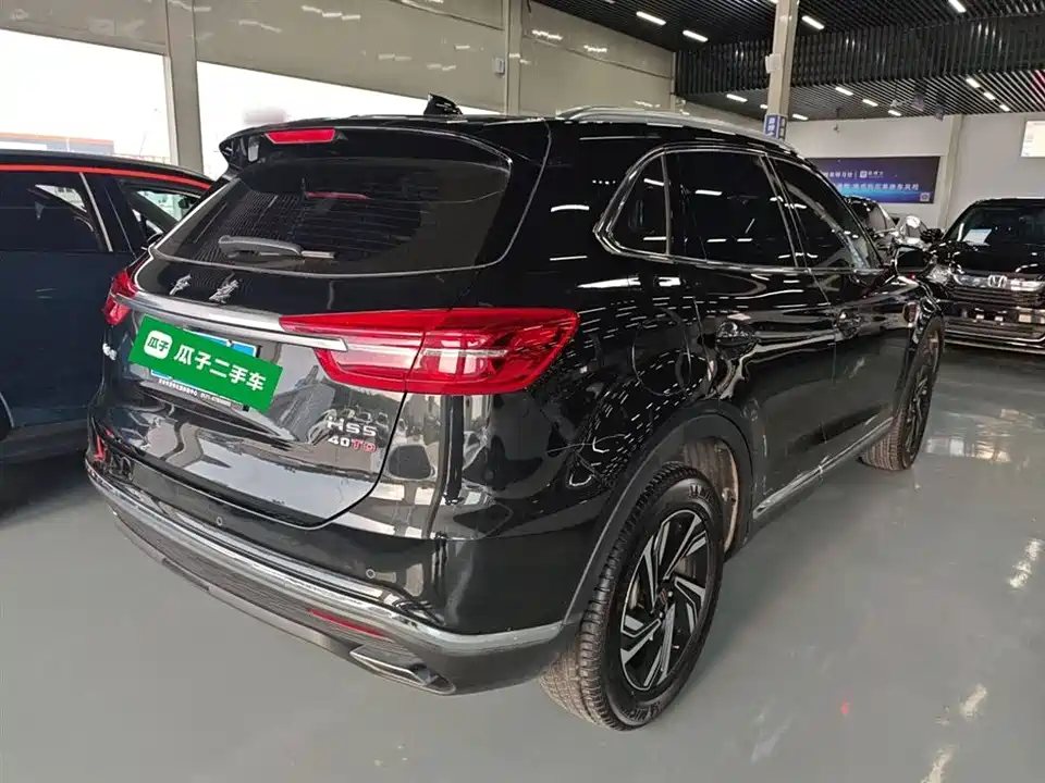 Hongqi HS5