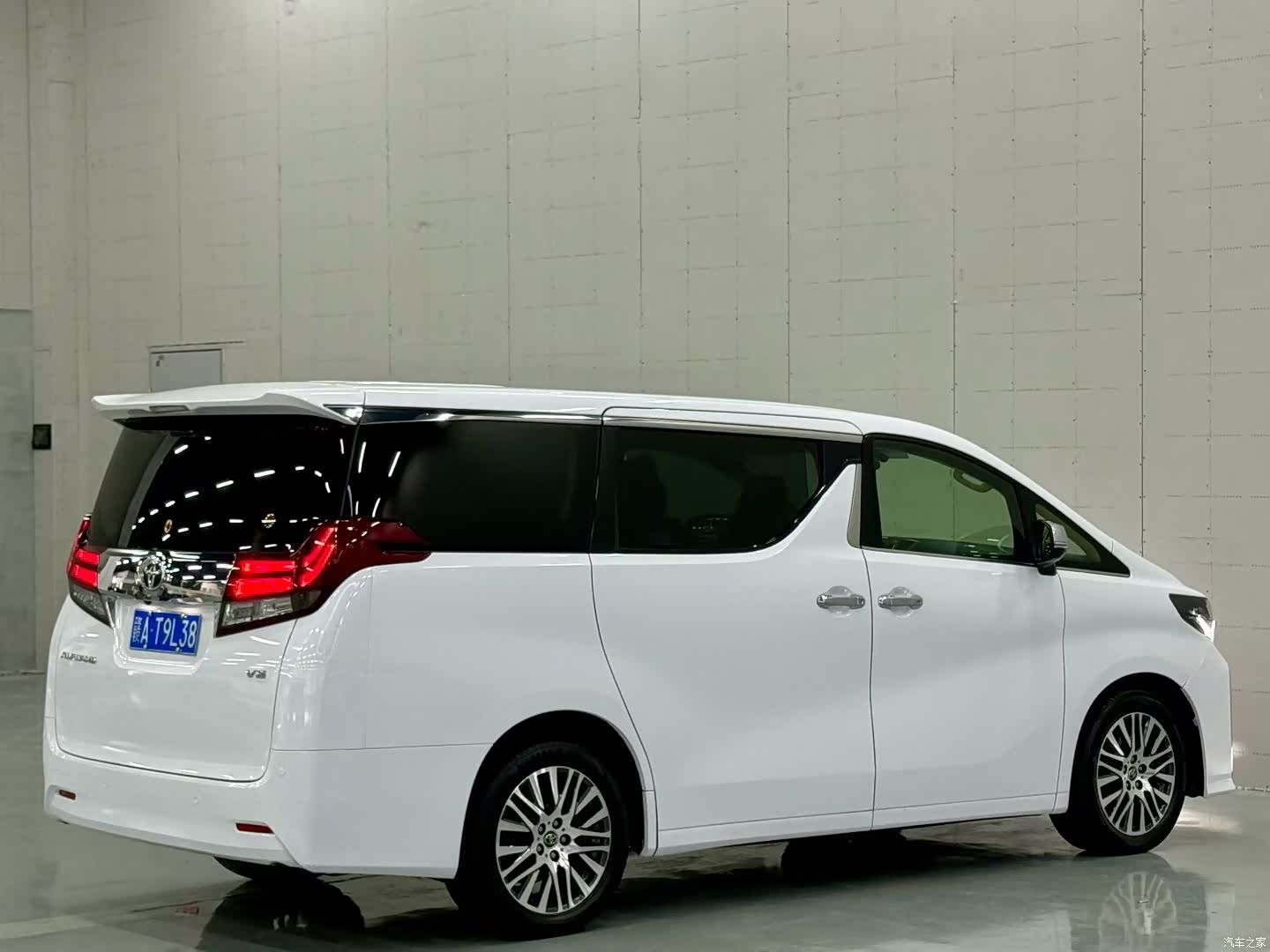 Toyota Alphard, 2018 9
