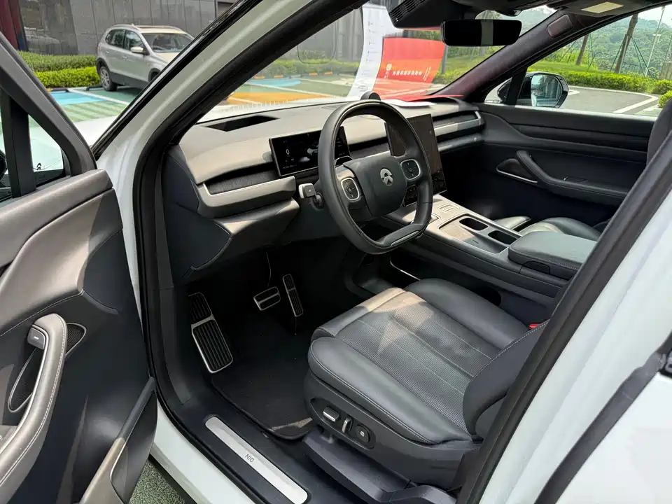 NIO ES8