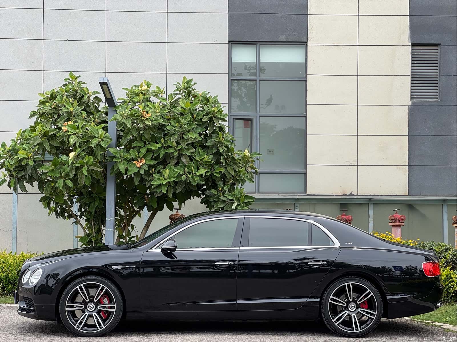 Bentley Flying Spur, 2020 3