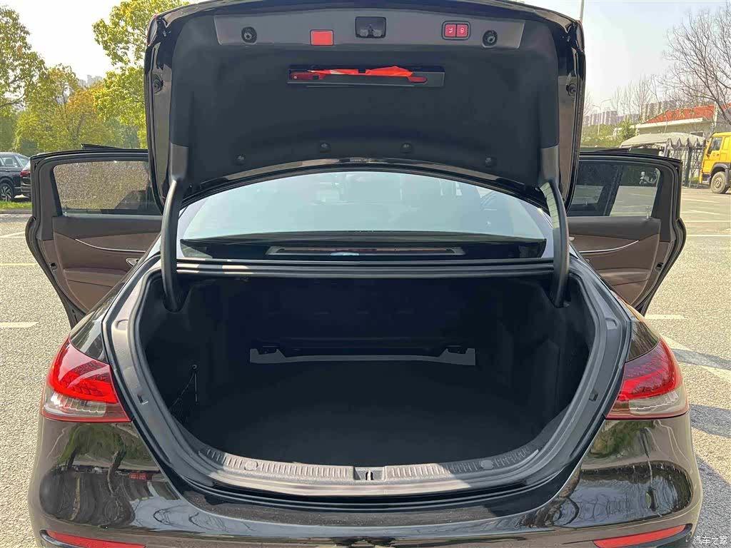Mercedes-Benz E-Class, 2021 29