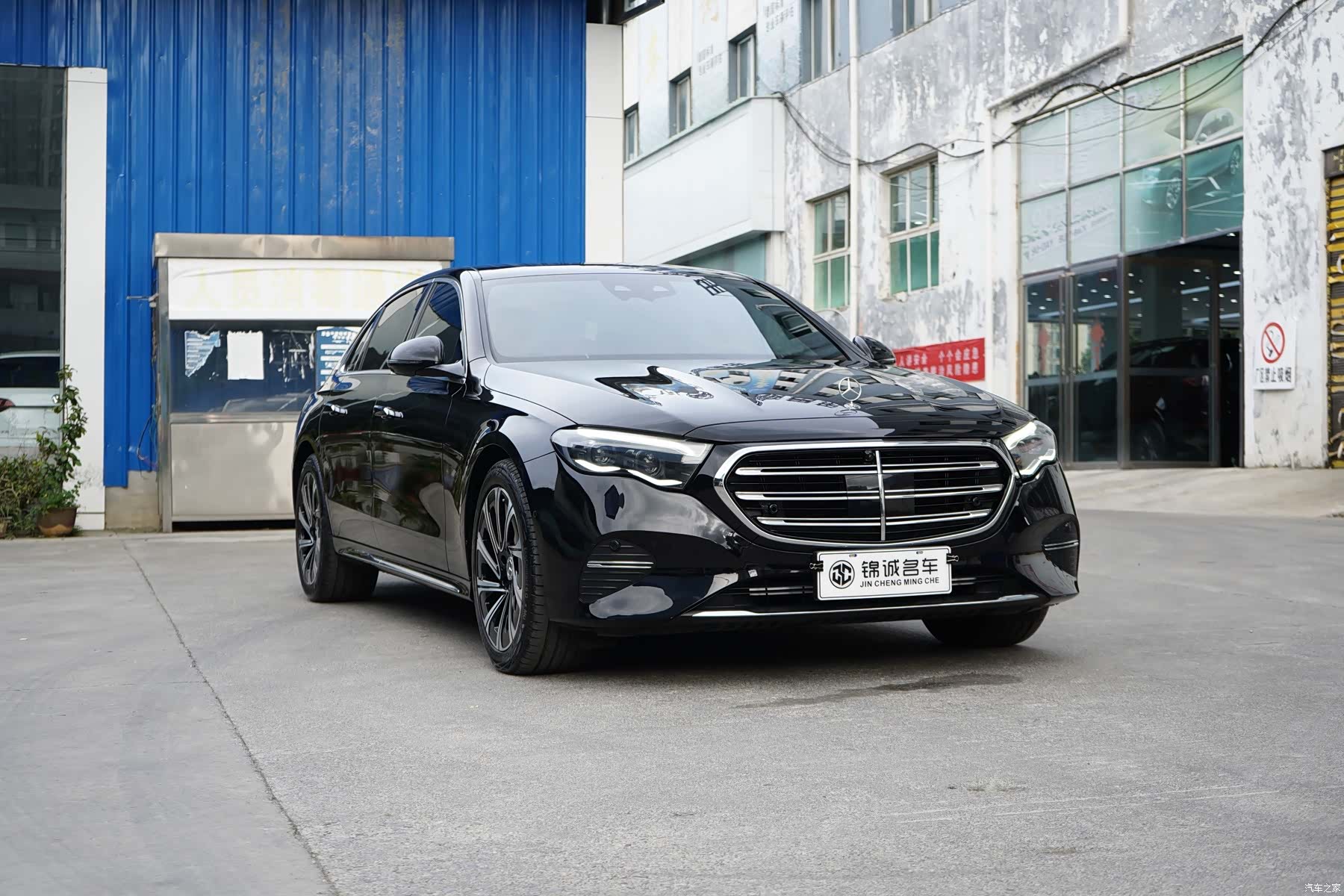 Mercedes-Benz E-Class, 2024 3