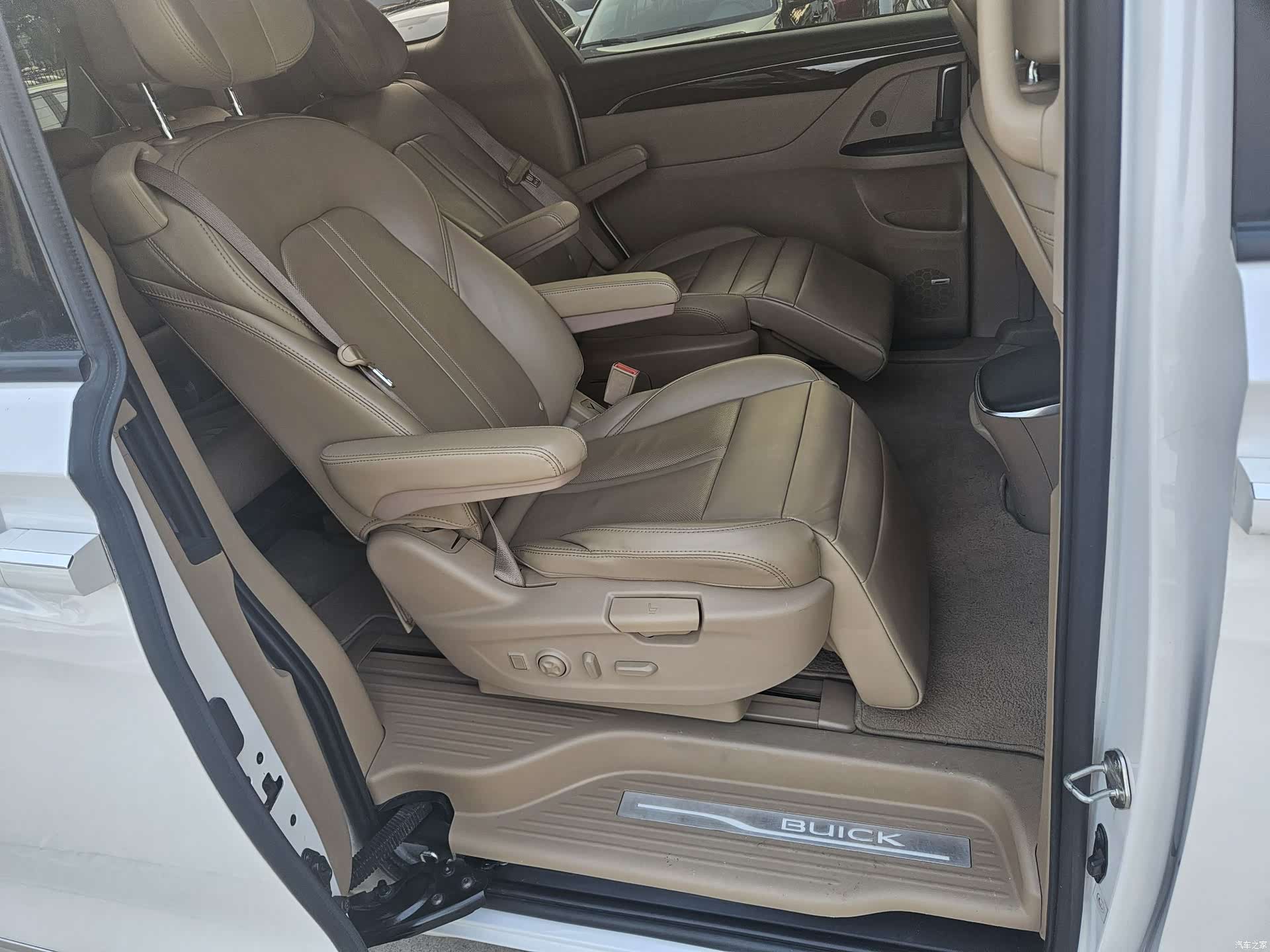 Buick GL8, 2018 18