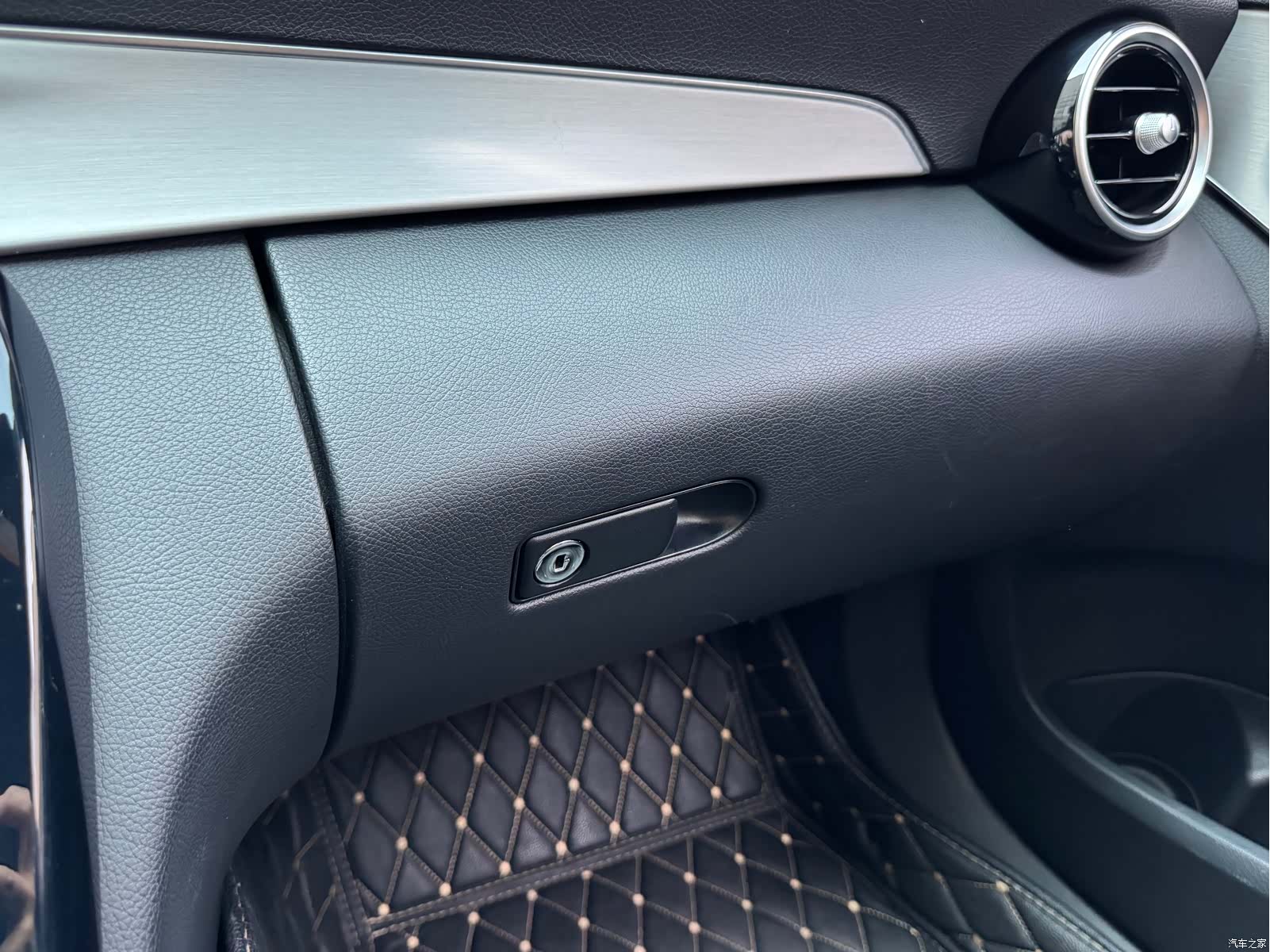 Mercedes-Benz C-Class, 2020 15