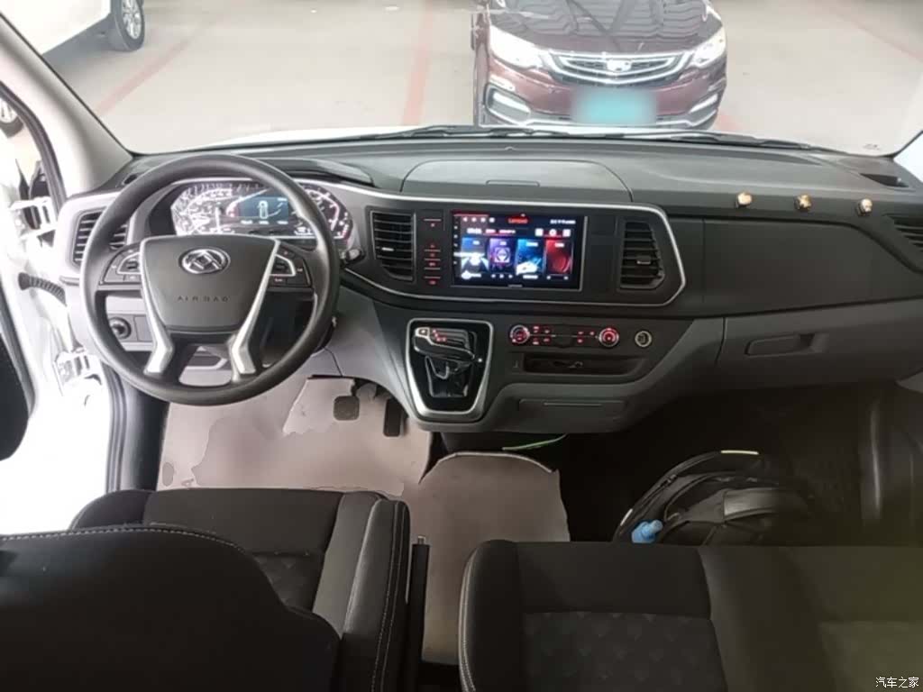 Maxus V80, 2025 6