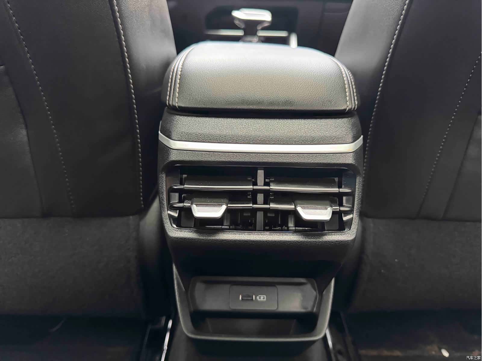 Geely Emgrand, 2022 14