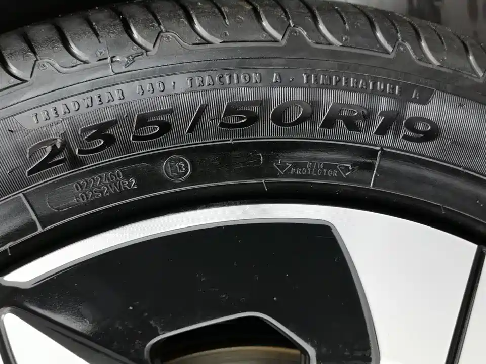 Geely Galaxy Galaxy E5