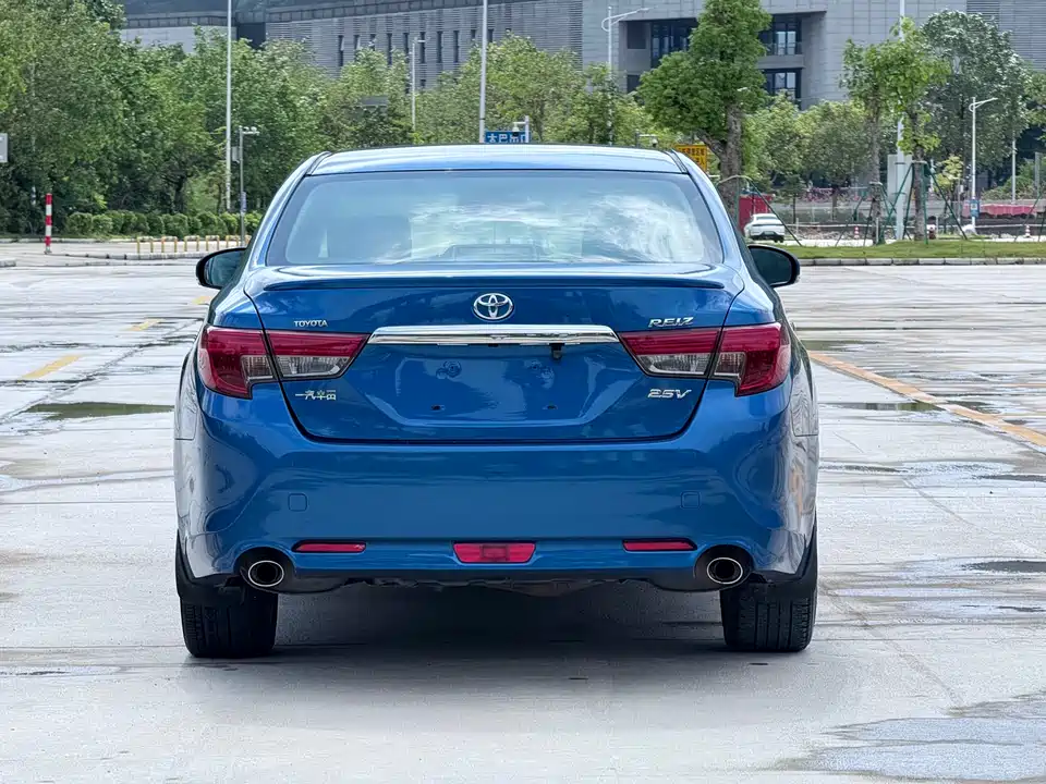 Toyota Reiz