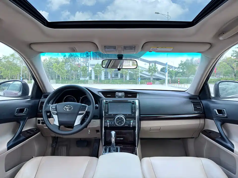 Toyota Reiz